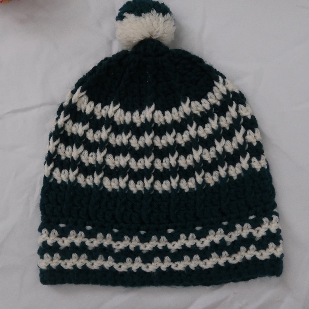 KNIT POMPOM BEANIE